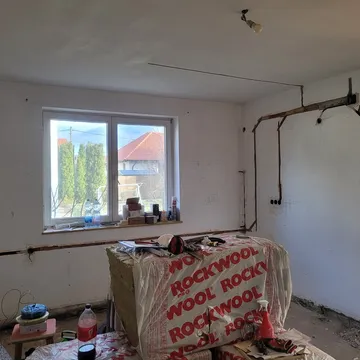 Konyhai elektromos hálózat téglafalban