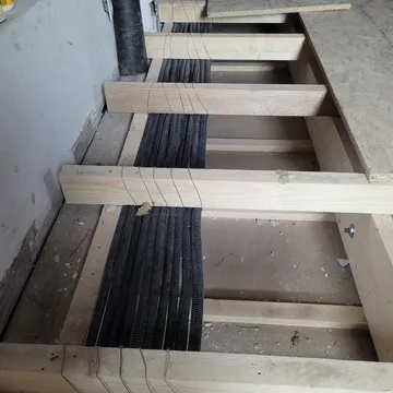 Fafödémben vezetett elektromos hálózat