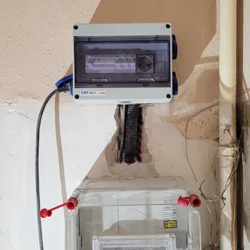 Ideiglenes, szabványos építési áramforrás